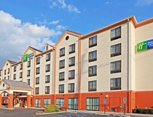 Holiday Inn Express & Suites Meadowlands Area by IHG