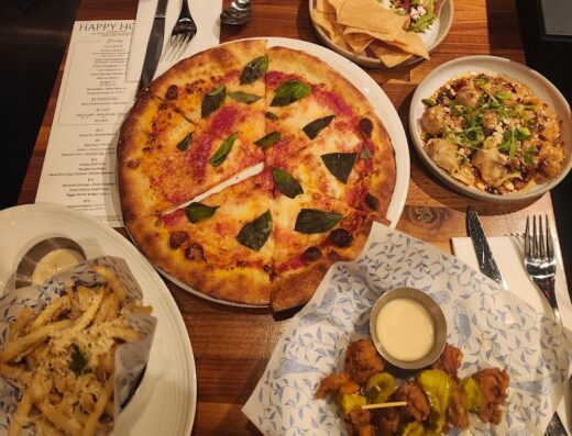 Earls Kitchen + Bar – Financial District (King & University)