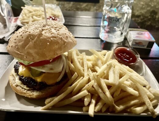 Fifty-Fifty Sports- und Burgerbar