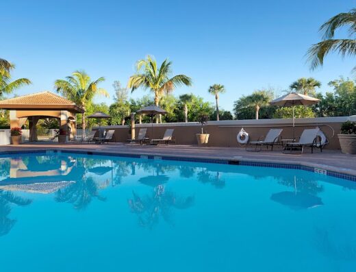 Holiday Inn Express & Suites Naples Downtown – 5th Avenue by IHG