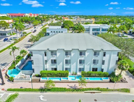Naples Park Central Hotel