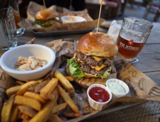 Old MacDonald Burger-Restaurant, Biergarten und Sportsbar