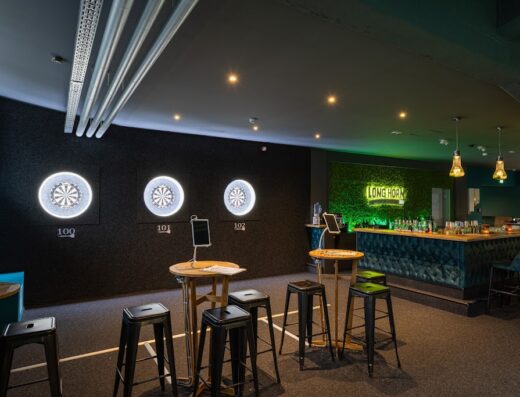 Pool Sports Billard / Dart / Tischtennis / Bar