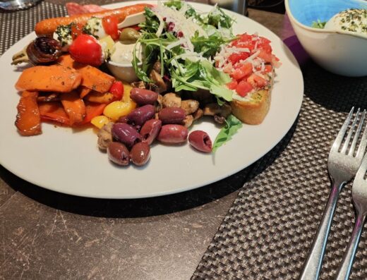 Q1 – Metropolitan Kitchen & Bar